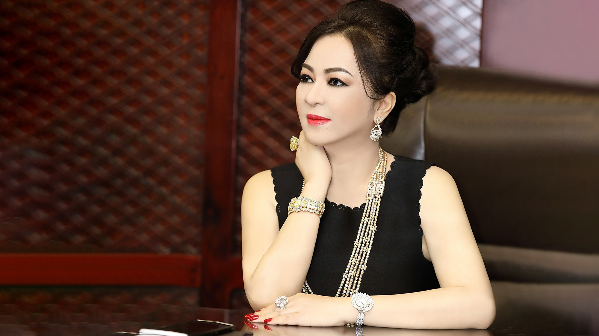 CEO Nguyễn Phương Hằng Nói có sách Vietcetera