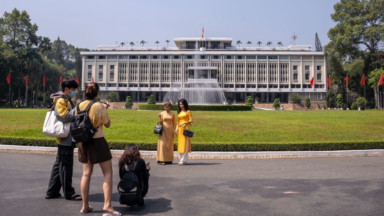 Vietnam’s COVID-19 Patient Tally Nears 500,000; Tourism Board Proposes Green Travel Pass