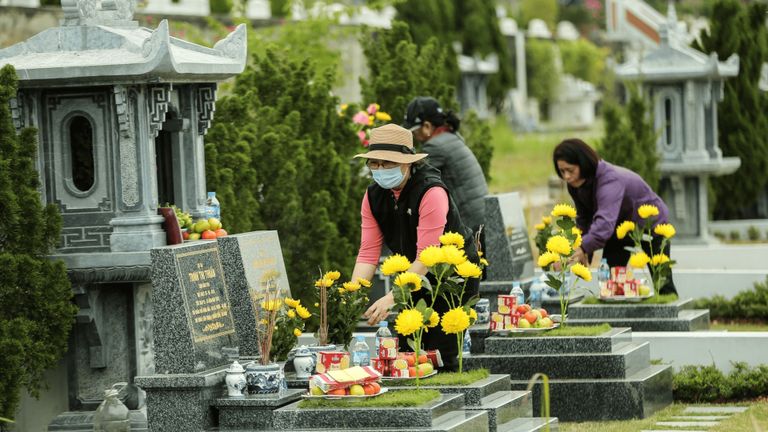 Thanh Minh festival is associated with grave-tending. | Source: Ngô Nhung for VOV Live