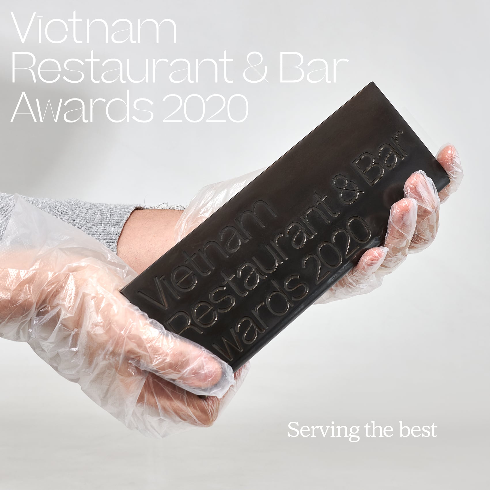 Chiếc cúp của giải thưởng BanhMiAwards năm nay Lấy cảm hứng từ chiếc đĩa bánh mì và hạt gạo và được thiết kết bởi This Is Rice và tạo ra dưới bàn tay tài hoa của nghệ nhân rèn Sébastien Sicot | Nguồn Wing Chan từ BITE Studio Chiếc cúp của giải thưởng BanhMiAwards năm nay Lấy cảm hứng từ chiếc đĩa bánh mì và hạt gạo và được thiết kết bởi This Is Rice và tạo ra dưới bàn tay tài hoa của nghệ nhân rèn Sébastien Sicot Nguồn Wing Chan từ BITE Studio