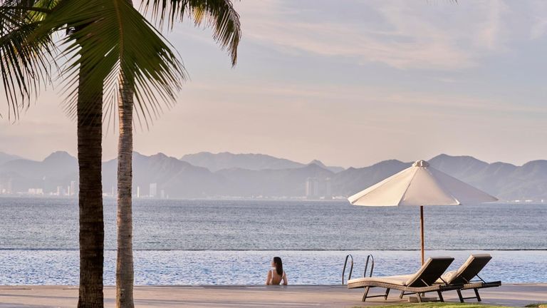 Nguồn: Nha Trang Marriott Resort & Spa, Hon Tre Island
