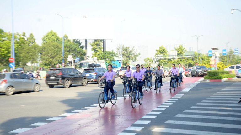 The new bicycle lane in Ho Chi Minh City. | Source: Thanh Nien