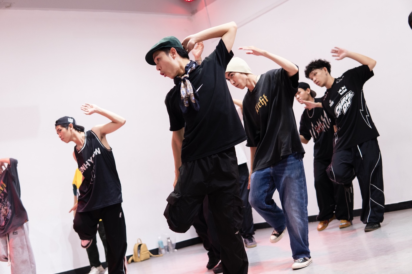 Một lớp học tại Bzone | Nguồn Page Bzone Dance Studio Một lớp học tại Bzone