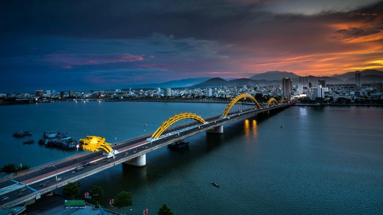 Da Nang's skyline featuring the Dragon Bridge. | Source: Pexels.