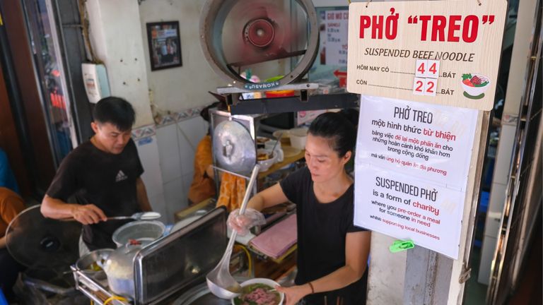 Suspended pho at a small eatery on Bảo Khánh Street, Hoàn Kiếm District, Hanoi. | Source: Vietnamnet