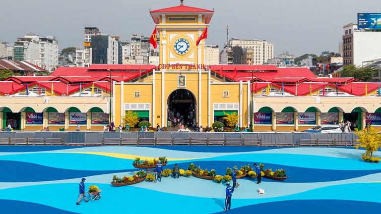 A look at Ben Thanh Market and the surrounding square after renovation. | Source: VietNamNet