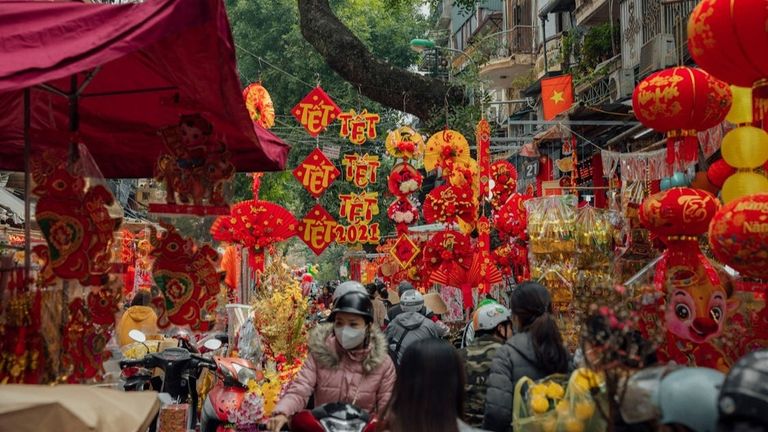 When vibrant red and yellow paint the crowded streets, you'd better prepare as Tet is coming. | Source: Hong Son for Pexels