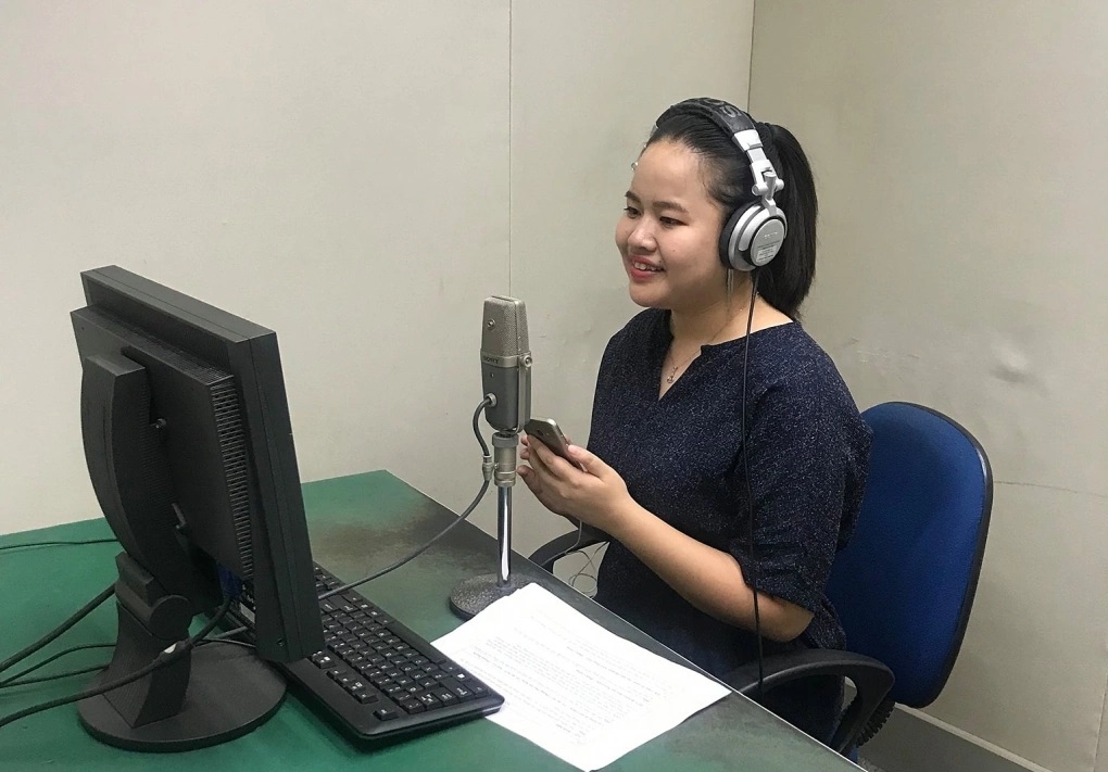 Khuyết tật hay tuổi tác không quyết định khả năng lao động và tìm được việc làm Trong hình là MC Lê Hương Giang - MC khiếm thị đầu tiên của Đài Truyền hình Việt Nam | Nguồn VNExpress d