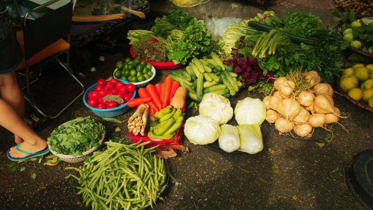 A scene at Ngô Sỹ Liên wet market. | Source: Vũ Hoàng Long