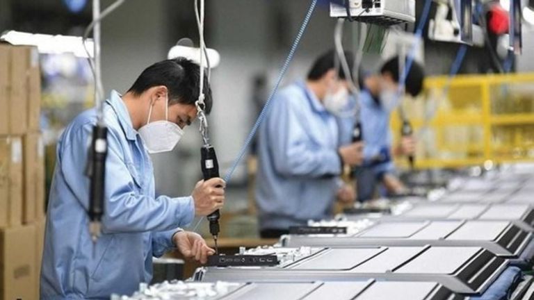 Are Vietnamese people working too much? | Source: Doanhnghieptiepthi