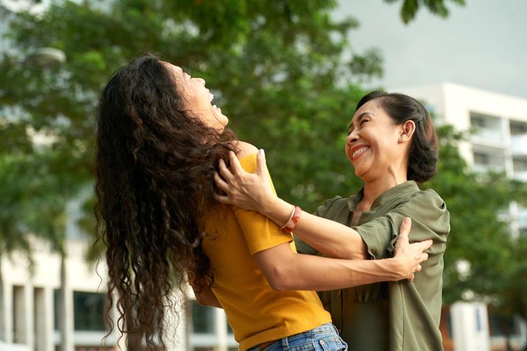 Mẹ ơi, đừng độc thân nữa