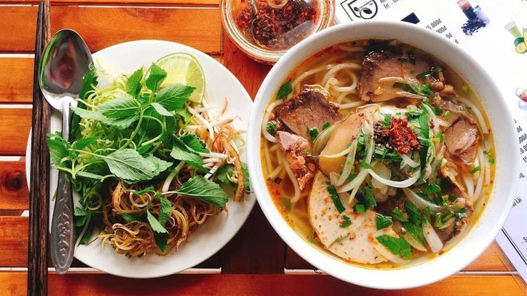 Beef noodle soup (bún bò Huế). | Source: Jang's for Pexels.
