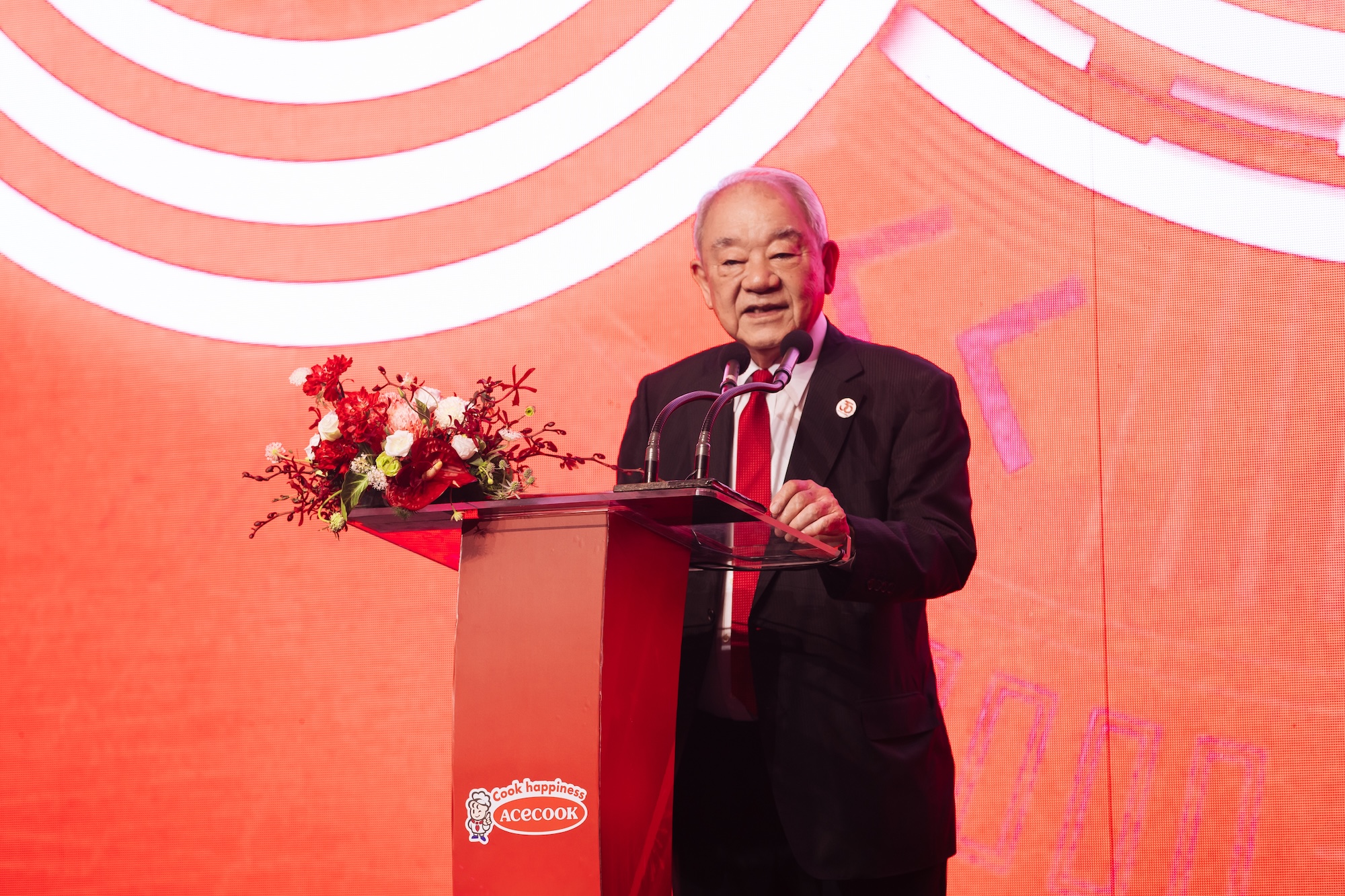 Ông Kajiwara Junichi - người đã khởi xướng và lan tỏa hệ giá trị 3Happy đã có những chia sẻ chân thành và cảm xúc khi nhìn lại hành trình 30 năm Acecook Việt Nam | Nguồn Acecook Việt Nam Ocircng Kajiwara Junichi người đatilde khởi xướng vagrave lan tỏa hệ giaacute trị 3Happy đatilde coacute những chia sẻ chacircn thagravenh vagrave cảm xuacutec khi nhigraven lại hagravenh trigravenh 30 năm Acecook Việt Nam