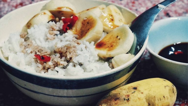 Fruits and rice in one bowl. | Source: collected