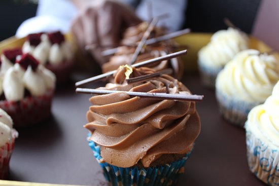 Set cupcakes DIY rất xinh dành cho các bé | Nguồn Park Hyatt Set cupcakes DIY rất xinh dành cho các bé. | Nguồn: Park Hyatt
