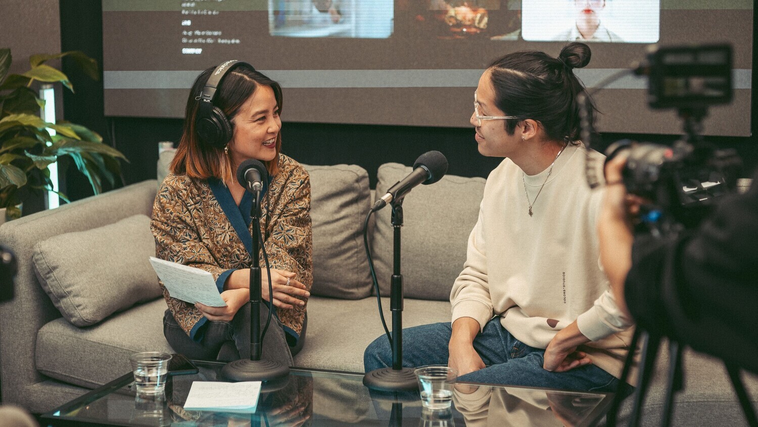 Linda phỏng vấn Benoit Do Quang hay còn gọi là Asian Rocky cho podcast của Banh Mi Media | Nguồn NVCC Linda phỏng vấn Benoit Do Quang hay cograven gọi lagrave Asian Rocky cho podcast của Banh Mi Media Nguồn NVCC