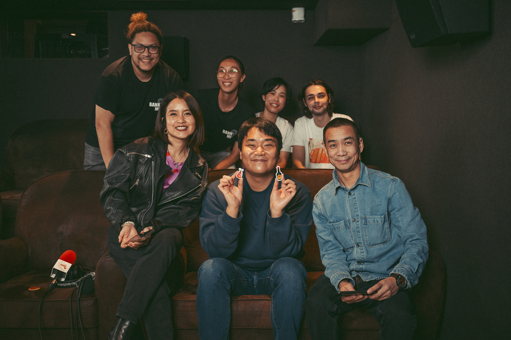 Đội ngũ Banh Mi Media cùng khách mời podcast Jason Yu | Nguồn NVCC Đội ngũ Banh Mi Media cugraveng khaacutech mời podcast Jason Yu Nguồn NVCC