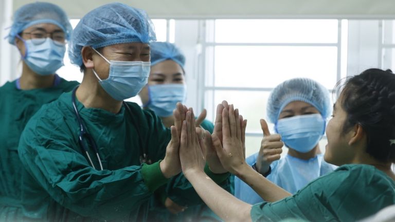 A 21-year-old Vietnamese woman made a miraculous recovery after a lung transplant at the National Lung Hospital in early 2024. | Source: VNA/VNS Photo
