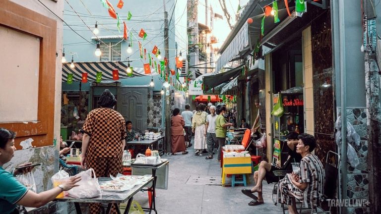 Ramadan food market in Saigon. | Source: Ha Mai Trinh for Travellive