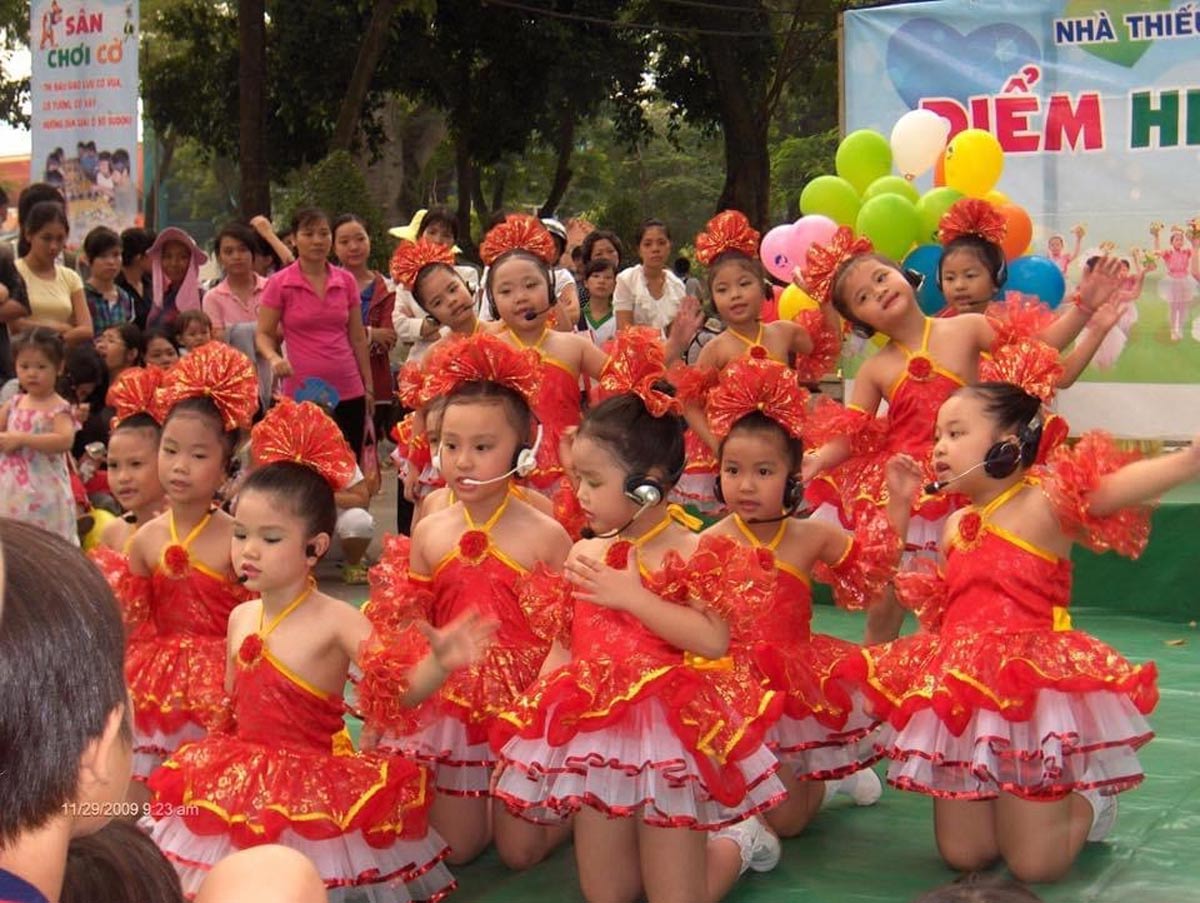 An Trần chính giữa hát và múa ở nhà văn hoá thiếu nhi thành phố | Nguồn An Trần titleAn Trần chiacutenh giữa haacutet vagrave muacutea ở nhagrave văn hoaacute thiếu nhi thagravenh phố An Trần chiacutenh giữa haacutet vagrave muacutea ở nhagrave văn hoaacute thiếu nhi thagravenh phố Nguồn An Trần