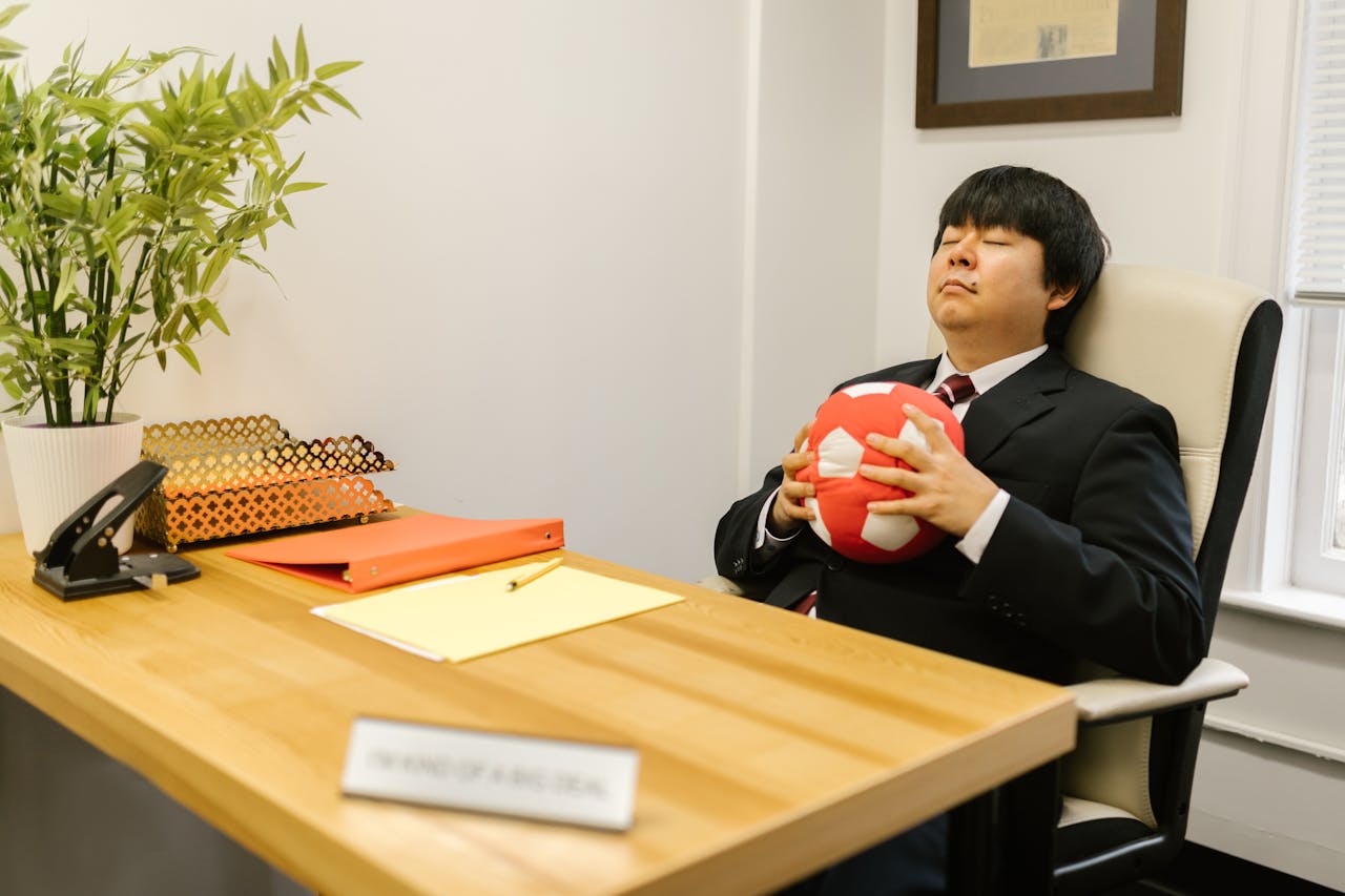 Hãy chọn một quả bóng xả stress vừa tay bạn để bắt đầu bài tập stress ball Vừa hai tay cũng được | Nguồn Pexels Hatildey chọn một quả boacuteng xả stress vừa tay bạn để bắt đầu bagravei tập stress ball Vừa hai tay cũng được Nguồn Pexel