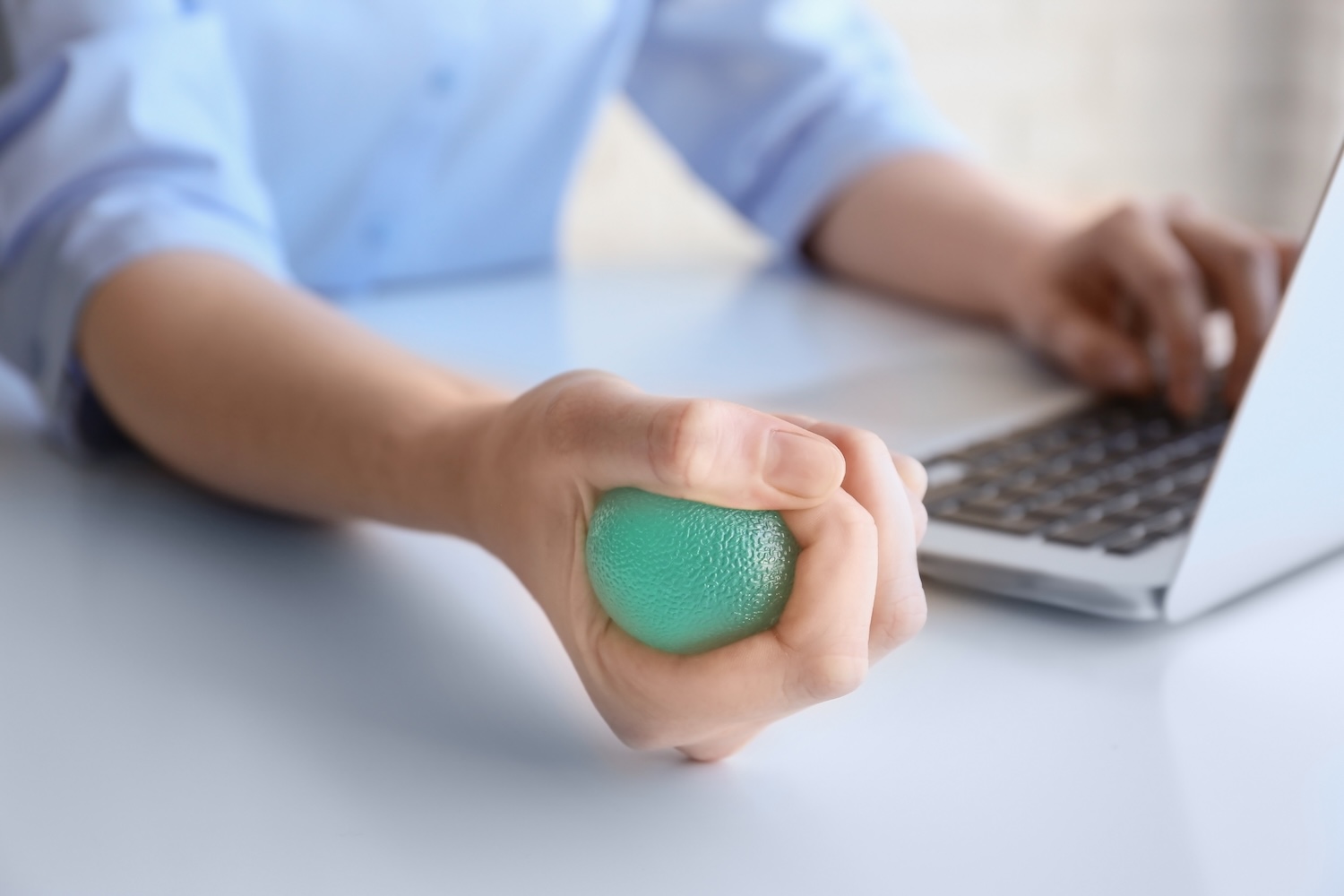Stress ball tuy không cứu bạn khỏi các nguy cơ đột quy và tai biến nhưng sẽ giúp bạn thoát khỏi các cơn stress kéo dài | Nguồn Freepik Stress ball tuy khocircng cứu bạn khỏi caacutec nguy cơ đột quy vagrave tai biến nhưng sẽ giuacutep bạn thoaacutet khỏi caacutec cơn stress keacuteo dagravei Nguồn Freepik