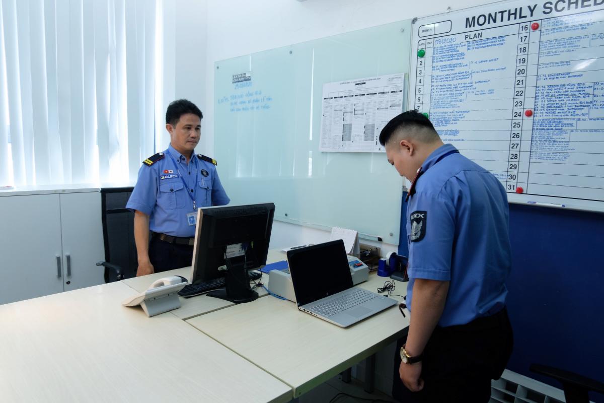 Văn hóa Keirei Cúi đầu chào 30 độ ở các buổi chào ca tại doanh nghiệp Nhật Bản | Nguồn ALSOK Việt Nam