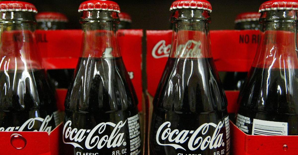 Vào tháng 2 năm nay Coca Cola bị nghi vấn đã bắt buộc nhân viên tham gia khoá đào tạo Try to be less white Cố để bớt trắng hơn Một mặt khoá học có thể được hiểu là nỗ lực thúc đẩy công bằng mặt khác lại được cho là có ý phân biệt chủng tộc với người da trắng | Nguồn Justin SullivanGetty Images Vào tháng 2 năm nay, Coca Cola bị cáo buộc đã bắt nhân viên tham gia khoá đào tạo