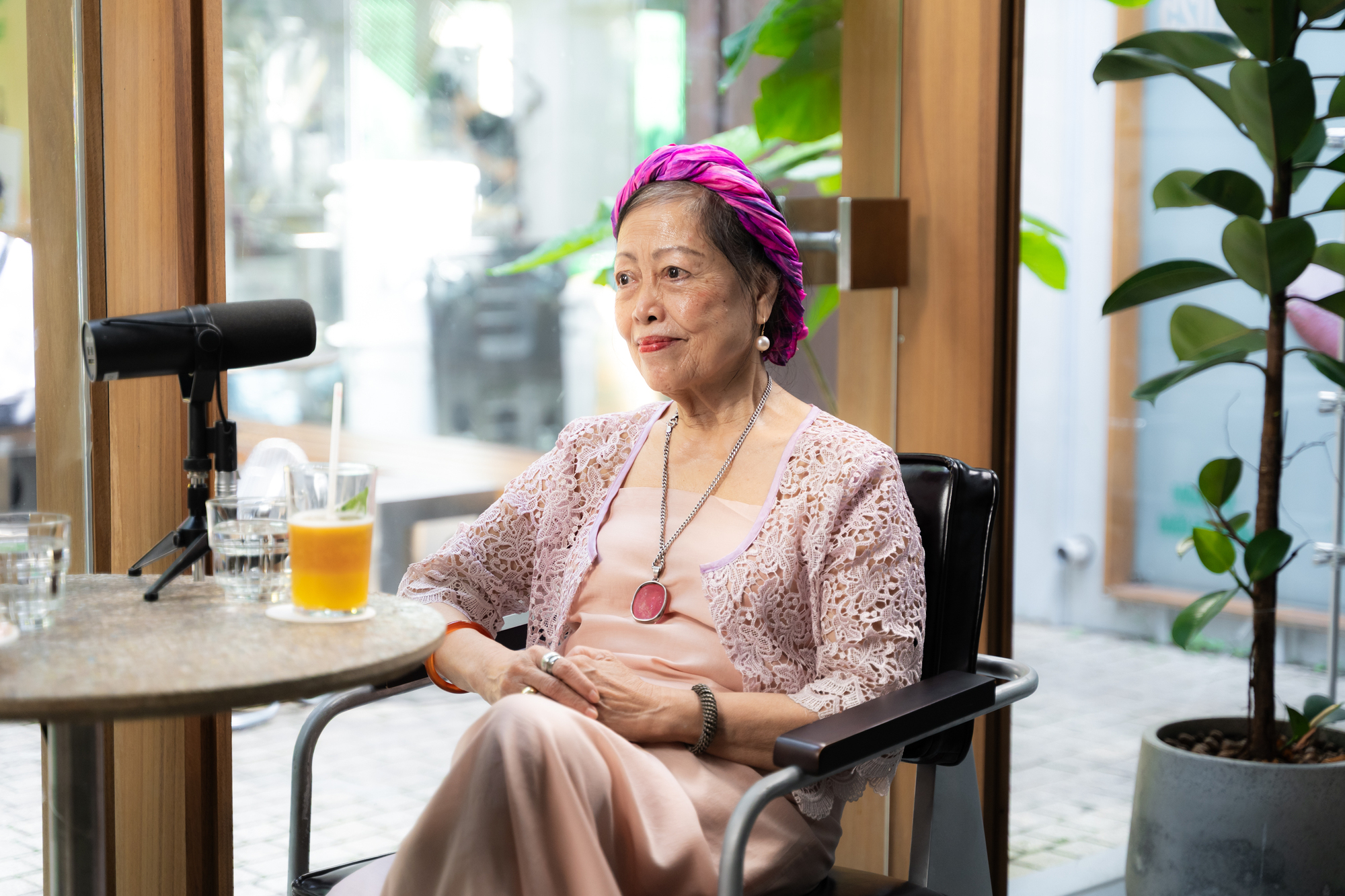 TS Thái Kim Lan nhận thấy triết học mở ra cơ hội để đặt nhiều câu hỏi về đời sống về con người về ý nghĩa hiện sinh và nhân loại | Nguồn Minh Đăng cho Vietcetera