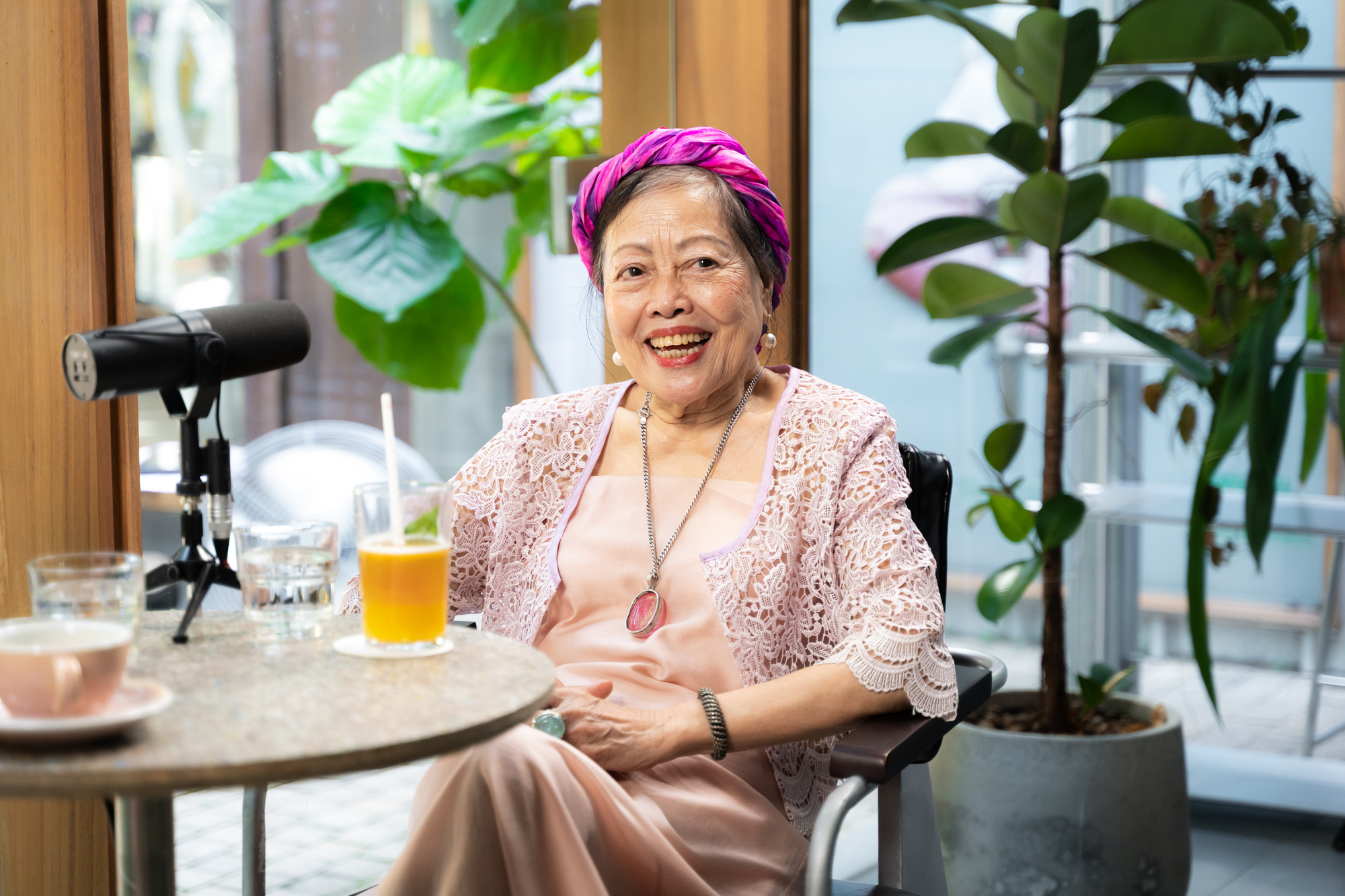 Giai đoạn ngọt ngào nhất trong tuổi trẻ của cô Kim Lan là khi làm nữ sinh được đến trường và sống trong không gian đầy thơ mộng của Huế | Nguồn Minh Đăng cho Vietcetera