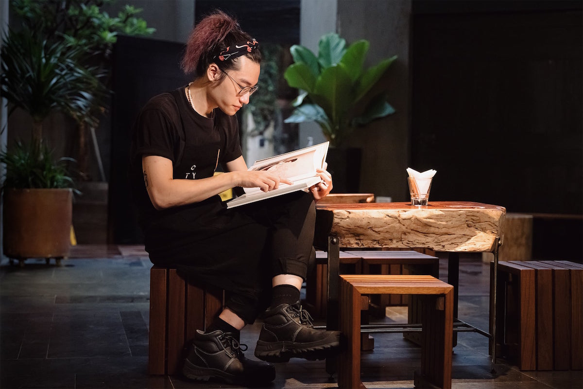 Theo Sơn Nguyễn phong cách ẩm thực của anh có sự sáng tạo tươi vui nhưng bắt buộc phải giữ trọn vẹn nét tinh tuý của các nguyên liệu | Nguồn Tín Phùng cho Vietcetera