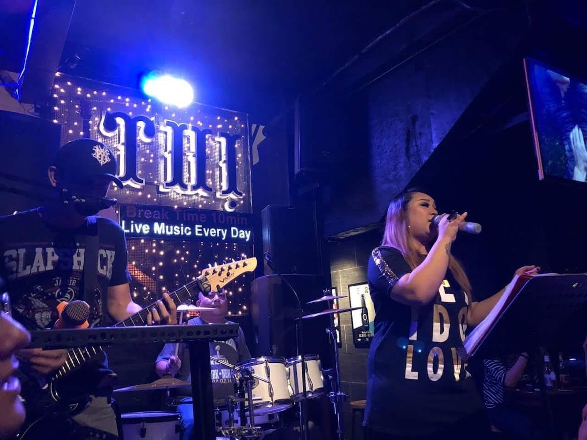 Một đêm say tại 5 quán bar club và sự kiện thân thiện với LGBTQ tại Sài Gòn 2