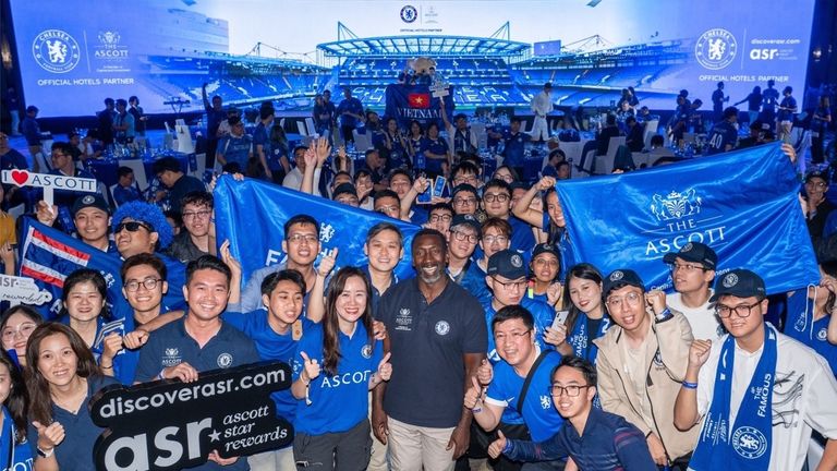 "The Famous CFC Hanoi" khép lại rực rỡ vào 18/04 tại Ascott Tây Hồ. Hơn 350 fan và hội viên ASR đã có đêm "A Night with the Blues" vô giá cùng huyền thoại Jimmy Floyd Hasselbaink. | Source: The Famous