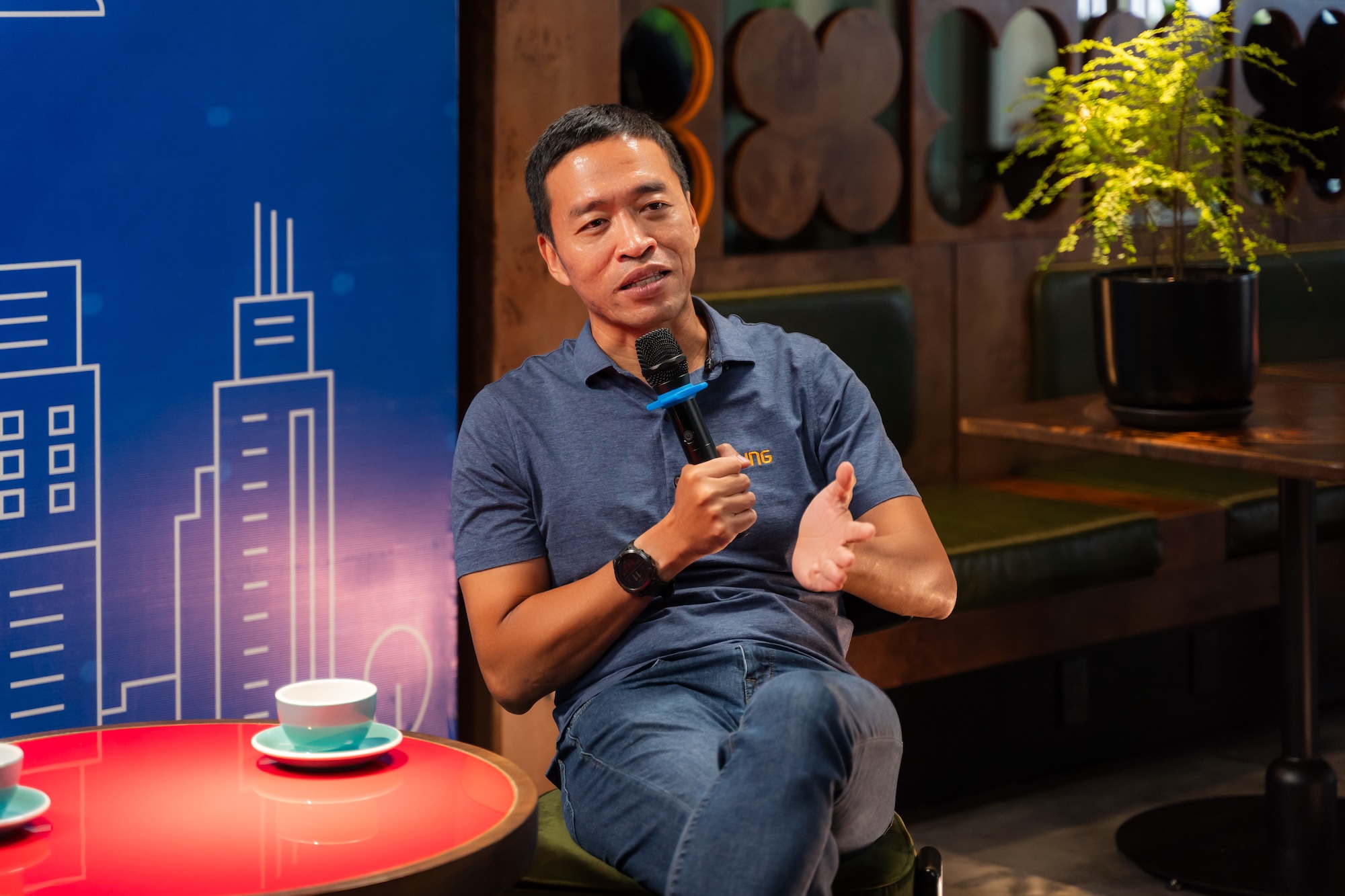 According to Mr Minh 70–80 of Vietnamese workers are non-knowledge workers | Source Khooa Nguyen for Vietcetera Mr Le Hong Minh