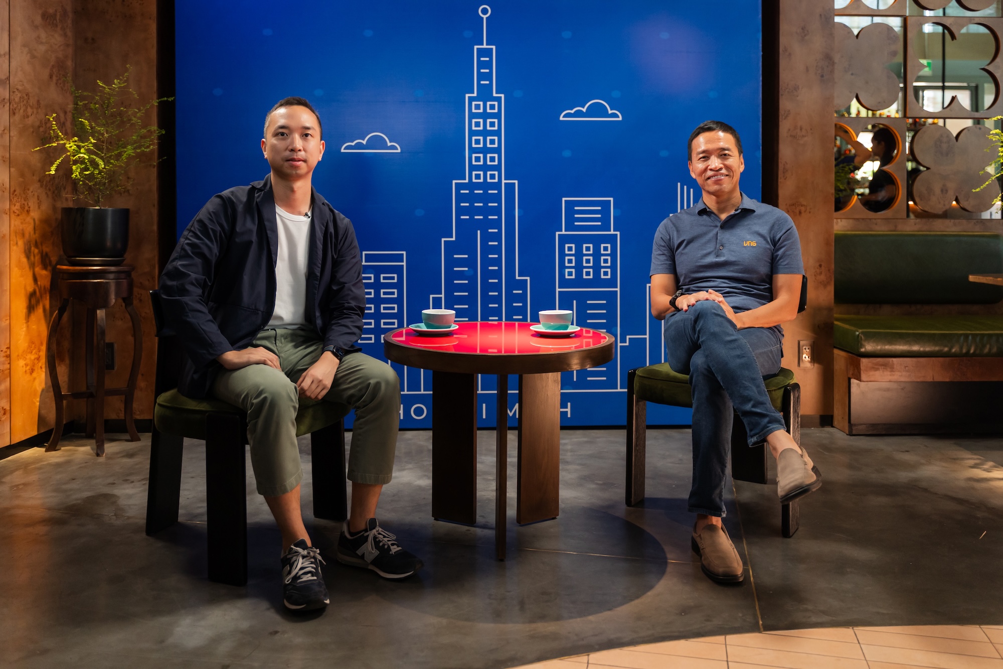Mr Le Hong Minh and host Hao Tran from Vietnam Innovators | Source Khooa Nguyen for Vietcetera Host Hao Tran and Mr Le Hong Minh in Vietnam Innovators