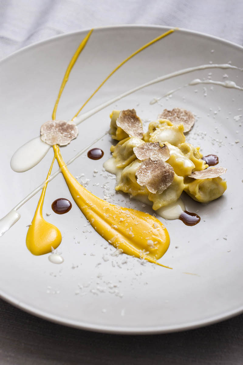 Haute cuisine vẻ đẹp trừu tượng… những điều bạn có thể tạo nên từ chai xịt sốt và 1 chút khéo léo | Nguồn Kaitlyn Du Ross Classic Cookbook 11 tips để hô biến món ăn nhà làm thành tiêu chuẩn nhà hàng Dụng cụ
