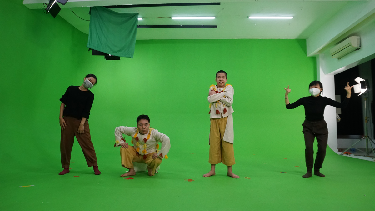 Mat Trans puppeteers work with autistic children on the Eye See Ai project | Source Mat Tran Ensemble Mat Tran's puppeteers work with autistic children on the Eye See Ai project | Source: Mat Tran Ensemble