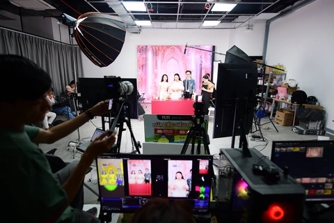 Livestreams selling everything from food to clothes are now a common sight on Vietnamese social media platforms | Source Tuoi Tre