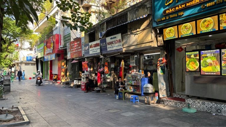 An organized scene on a street in Hanoi. | Source: Nhan Dan