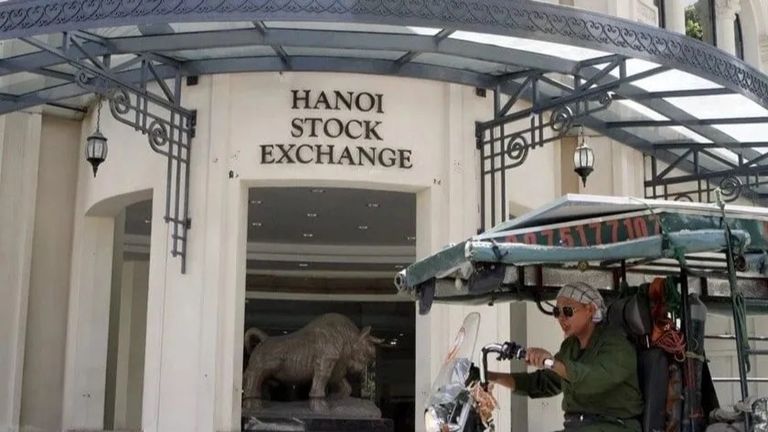 Nguồn: InvestAsian