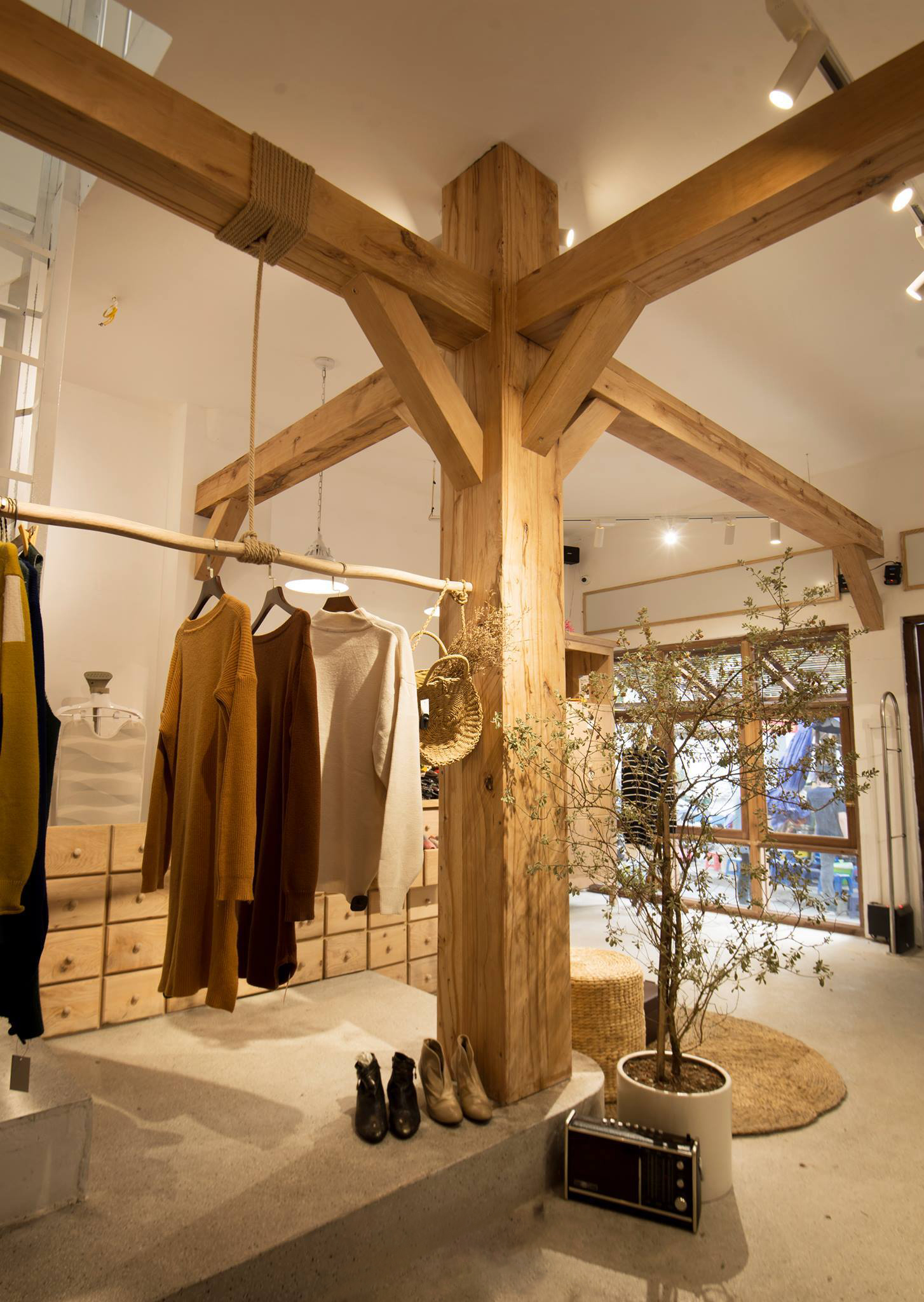 Cuối tuần lạc vào 5 không gian thrift shop tại Hà Nội10