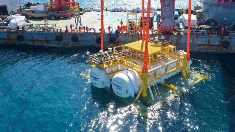 Một trung tâm xử lý dữ liệu AI của Trung Quốc được đặt ở vùng biển đảo Hải Nam. | Nguồn: China Media Group