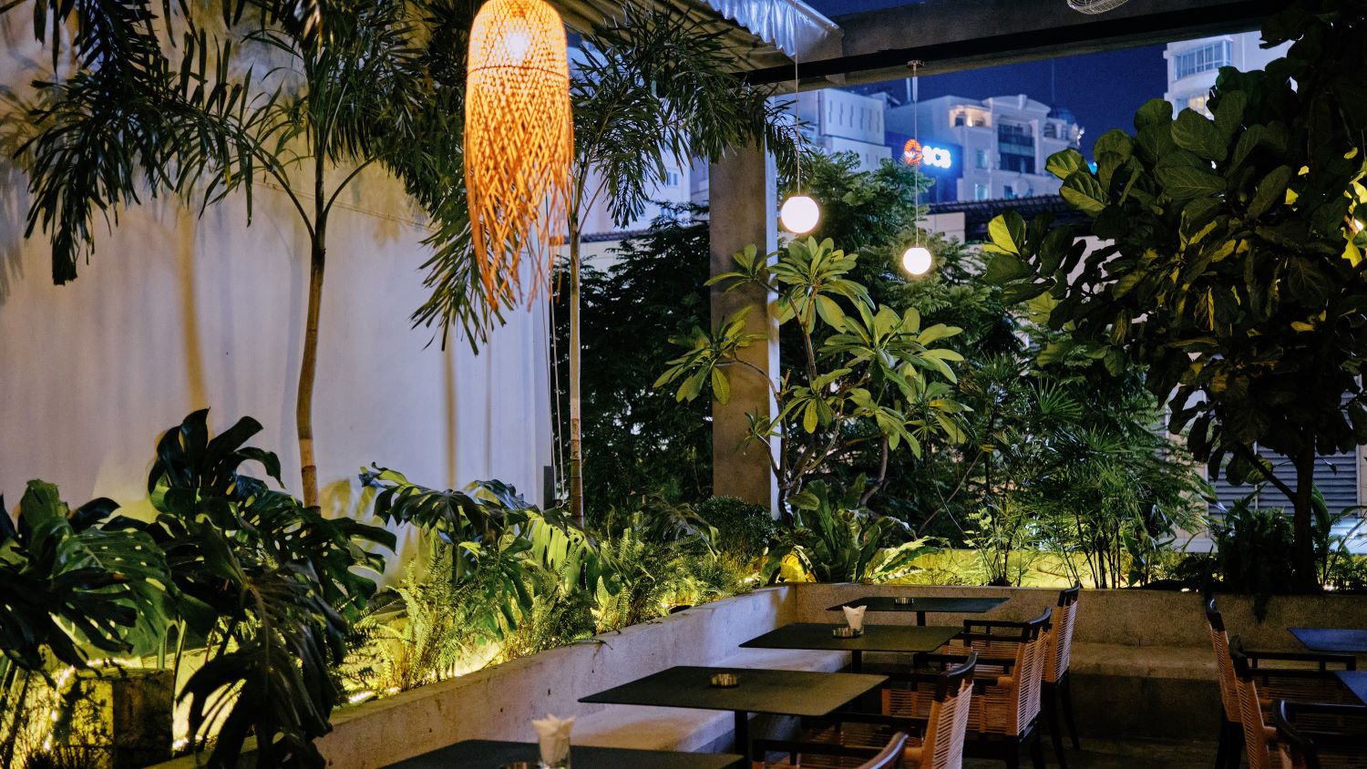 bờm - kitchen and wine bar