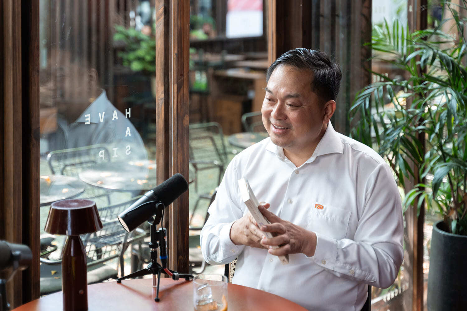 Anh chọn cách tự viết lại mã nguồn đời mình từng dòng từng bước bằng lao động tự học và lựa chọn cá nhân | Khooa Nguyễn cho Vietcetera