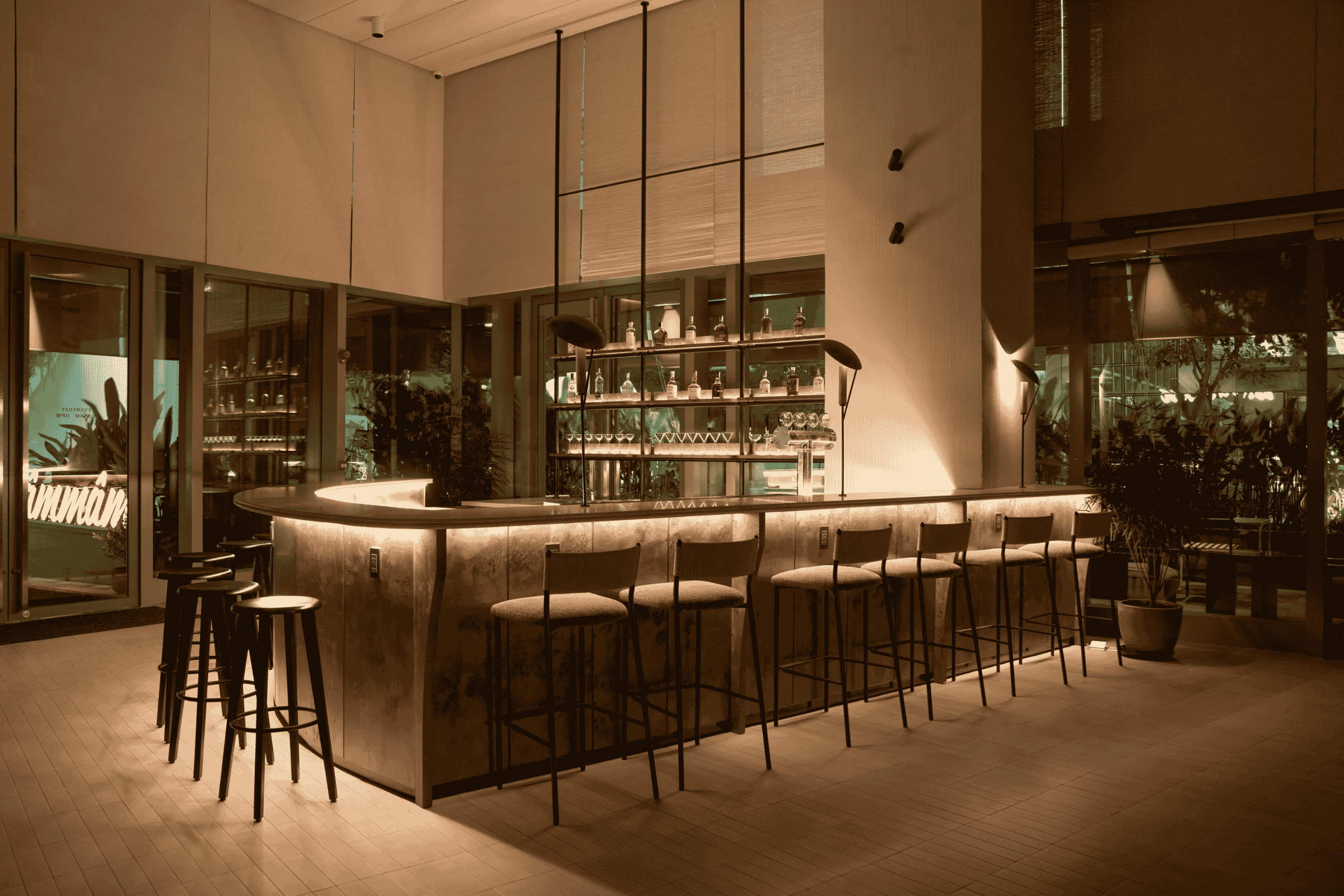 Warm evening lighting at Mâm Mâm