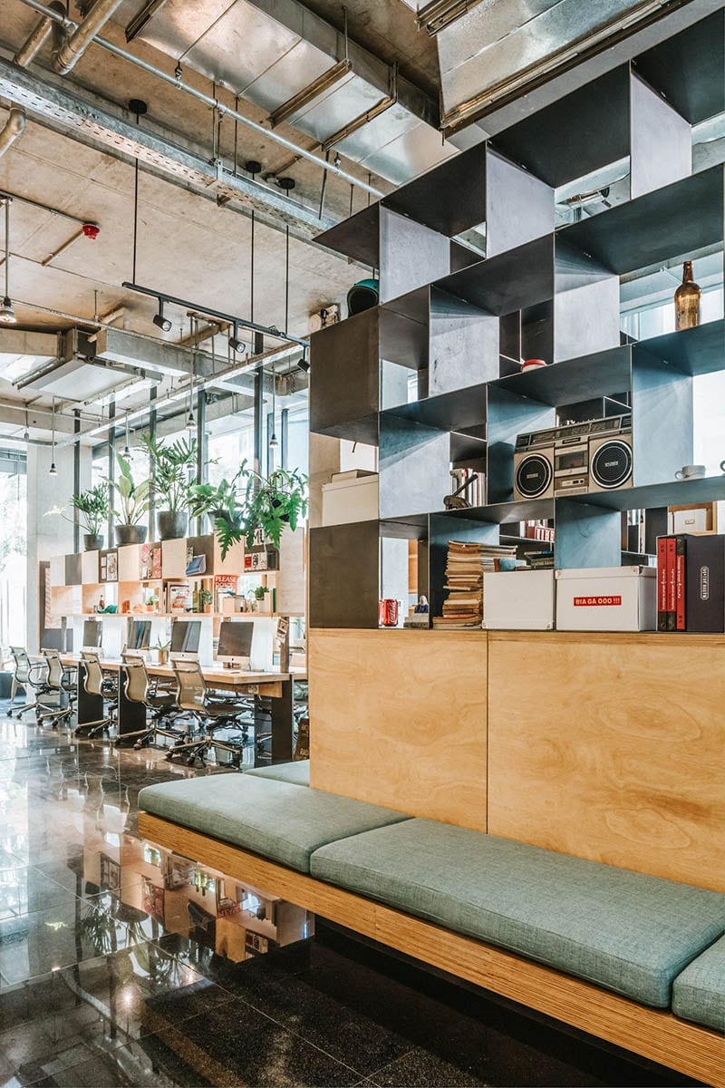 Rice Creative’s office library | Credit Hiroyuki Oki Rice Creative’s office library Credit Hiroyuki Oki sizesmaxwidth 800px 100vw 800px