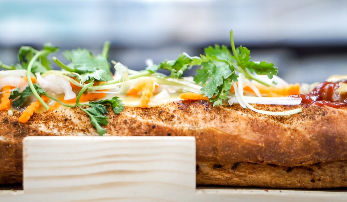 Phần 3 “bánh mì” dog ‘Mổ xẻ’ món lạ Jonah Falcondog Foursome của BiaCraft6