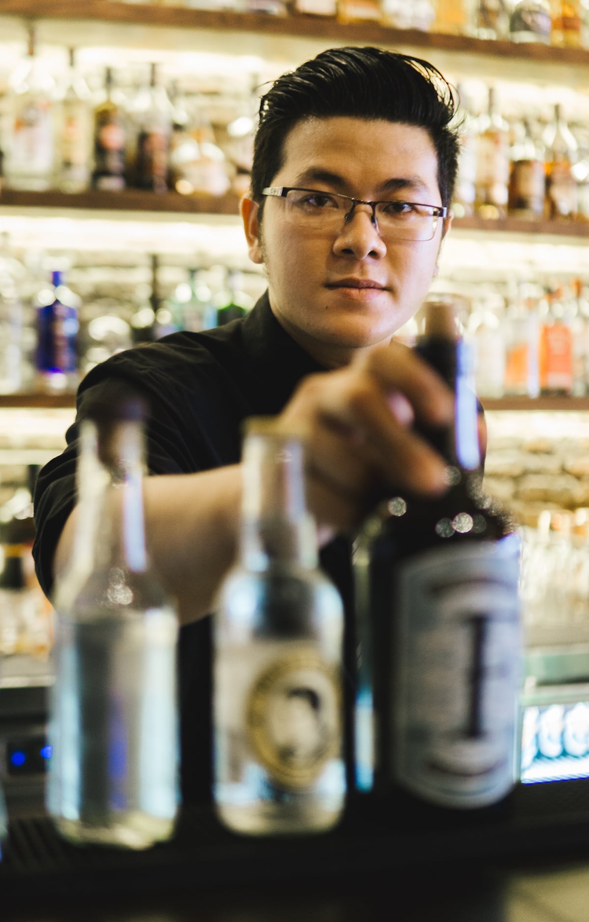 Hoàng Nam và Ferdinand Saar Dry Gin gồm 30 loại thảo mộc kết hợp với nho Riesling Gin Fest Saigon Săn lùng những ly cocktail tuyệt phẩm từ rượu nền Gin Phần 15