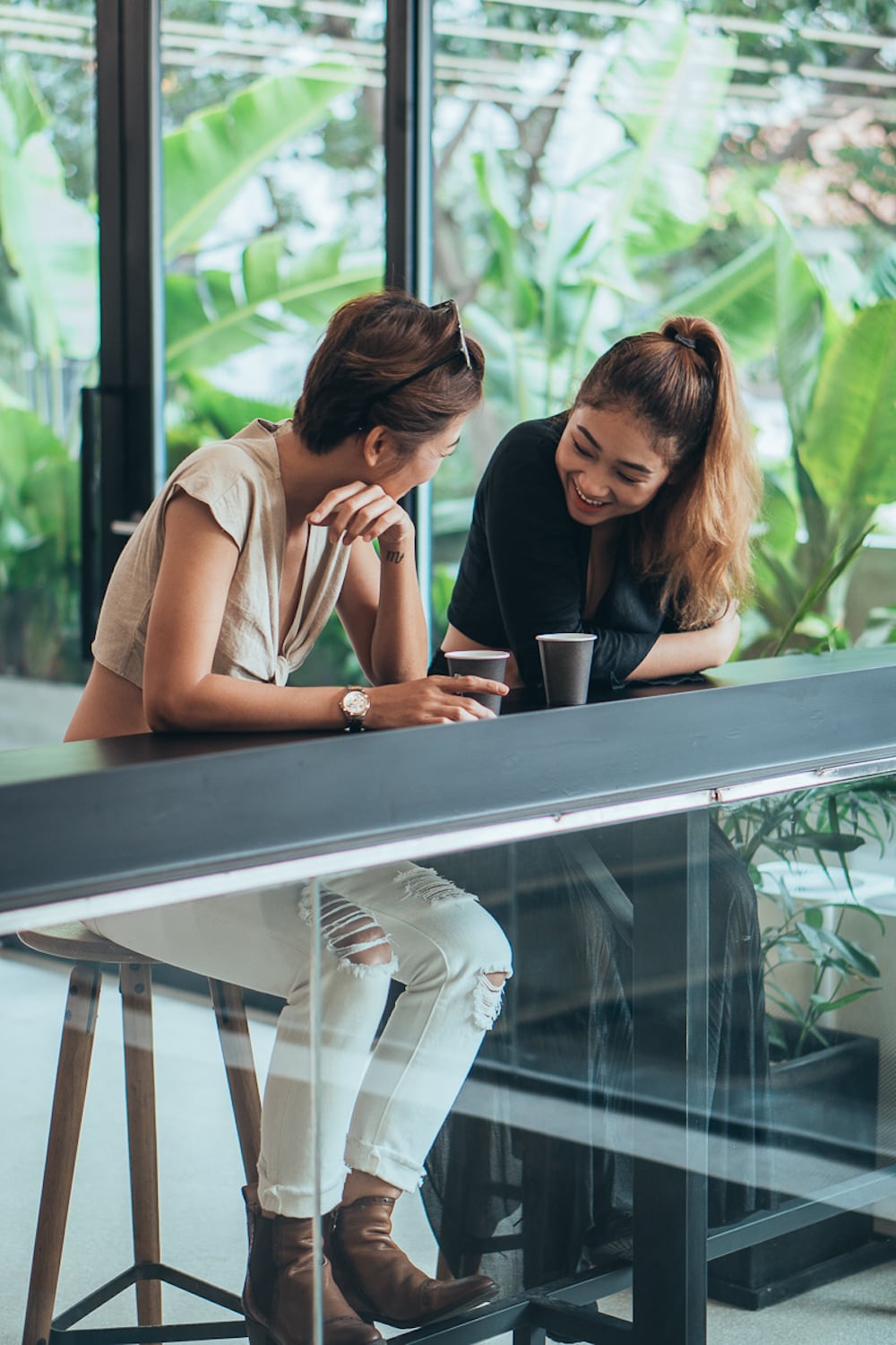 “Trước khi dự thi bạn tôi có đùa rằng tôi phải cư xử và nói năng nhẹ nhàng nữ tính hơn thì may ra người ta còn thích” – Trúc Như kể Cặp đocirci Minh Thư Truacutec Như vagrave cuộc sống sau chương trigravenh The Bachelor Việt Nam1