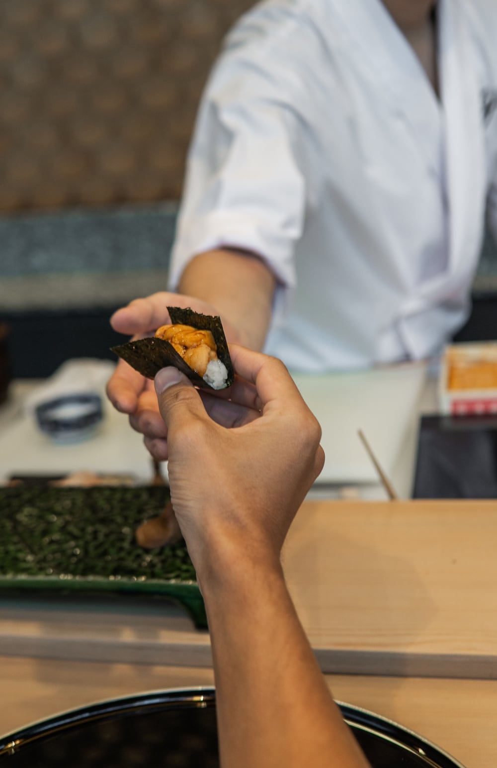 Món sushi cầu gai cuộn rong biển Bình chọn cho “Nhà hàng được độc giả yêu thích nhất tại Sài Gòn năm 2018 15